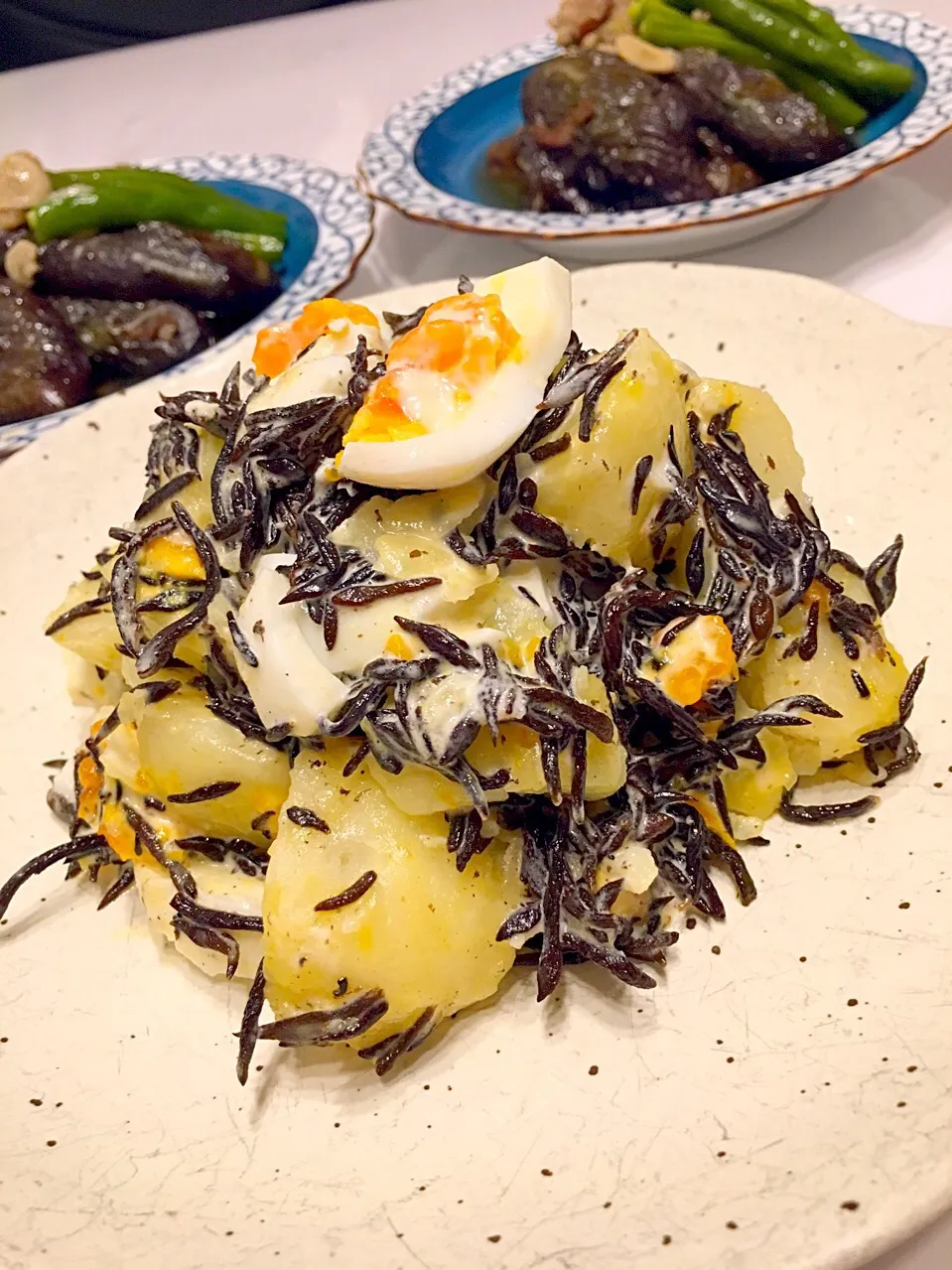 真希ちゃんの ひじきと半熟卵のポテトサラダ🐣🎶😋|まるまさん