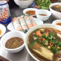 Snapdishの料理写真:サイゴンで食べた何か…美味しかった！
#Vietnamese #Saigon #localfood #springroll #tiger #mamsauce|CHIHOさん