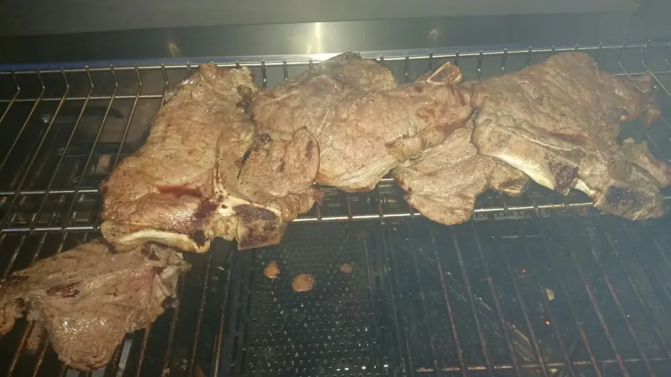 Steaks on the grill|Frank Ortizさん