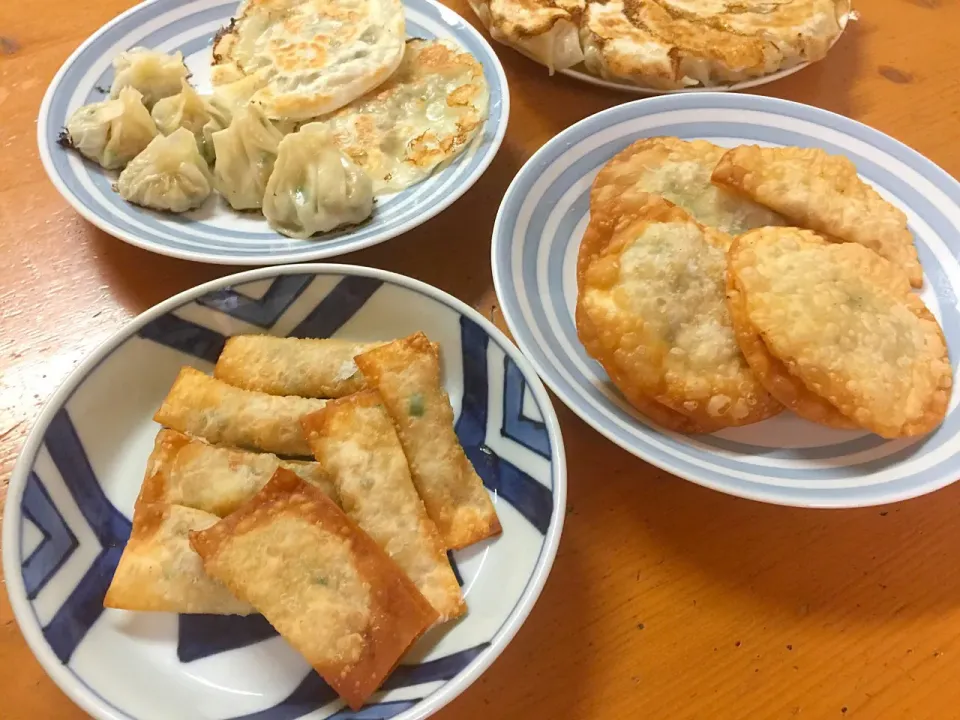 二男夏休みのお手伝い
ピザ餃子と春巻き餃子は
揚げてみました (*^^*)|ルドルフさん