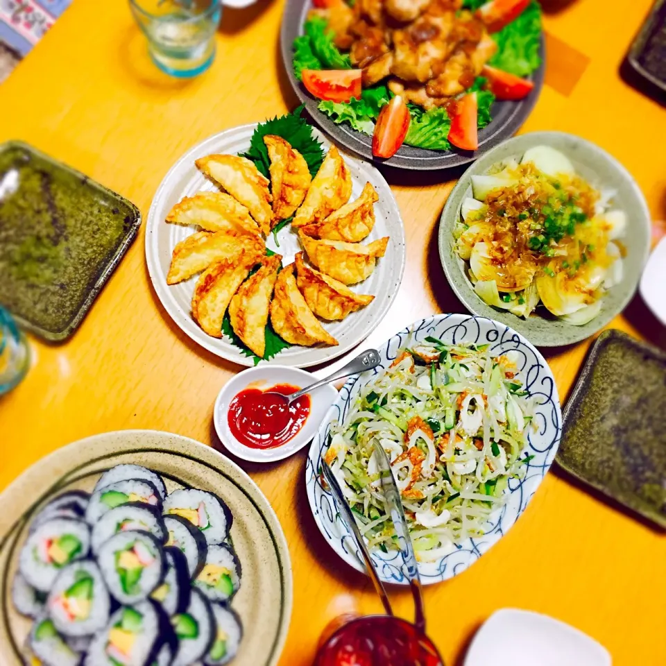 Snapdishの料理写真:パーティー料理🥗
#サラダ巻き#ポテトとチーズの揚げ餃子#鶏胸肉のにんにく焼き|ayumiさん