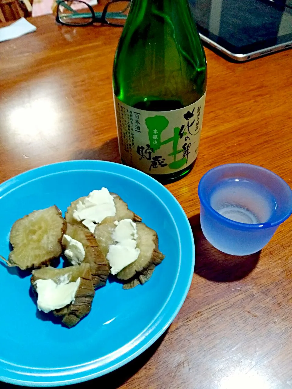 Snapdishの料理写真:🍶今宵のお供は、いぶりがっこのクリチのせ🎵|りーちさん