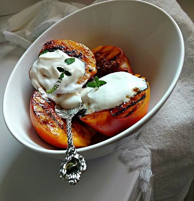 Snapdishの料理写真:grilled peaches|paulaさん