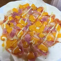 Snapdishの料理写真:余った餃子の皮でピザ|舞さん