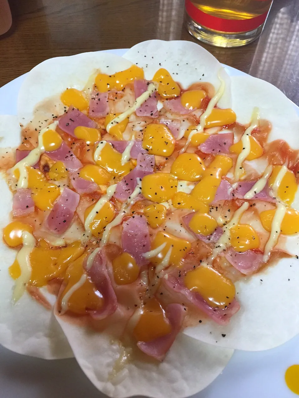 Snapdishの料理写真:余った餃子の皮でピザ|舞さん