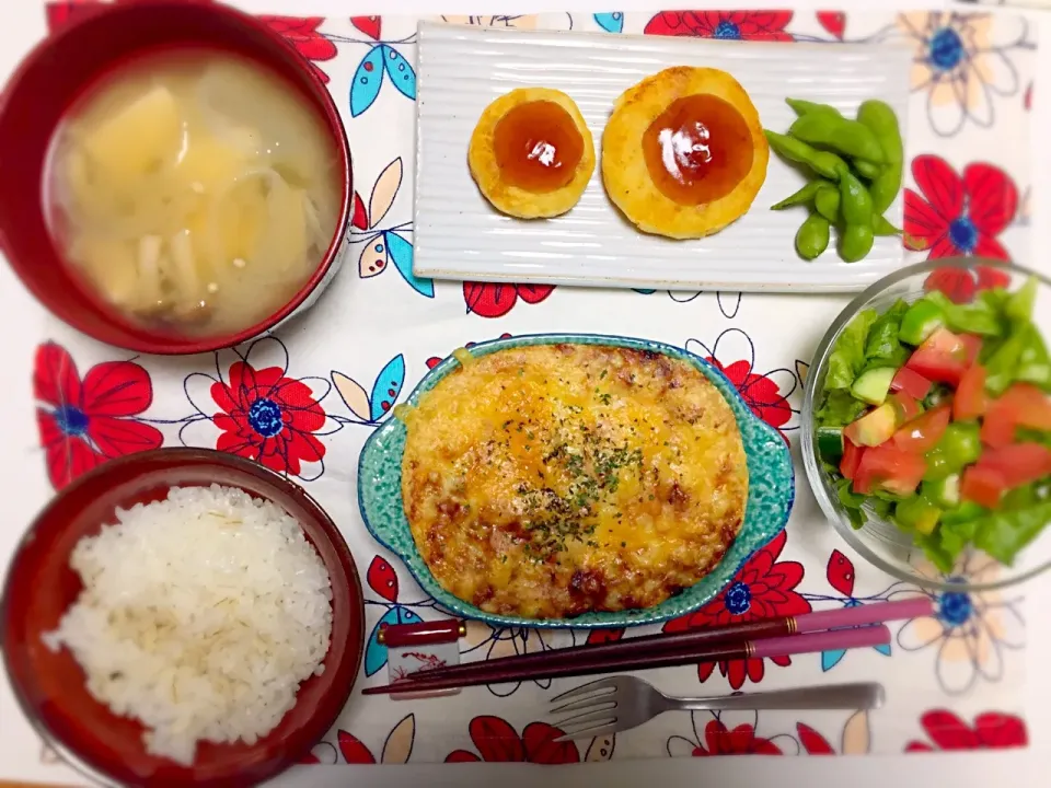 Snapdishの料理写真:今日の晩御飯
ミートソースも作ってお腹いっぱい😍#麦ご飯 #サラダ#ポテトグラタン #お味噌汁#いももち #晩御飯|Kuraraさん