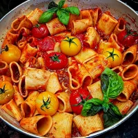 Snapdishの料理写真:pasta with tomato sauce