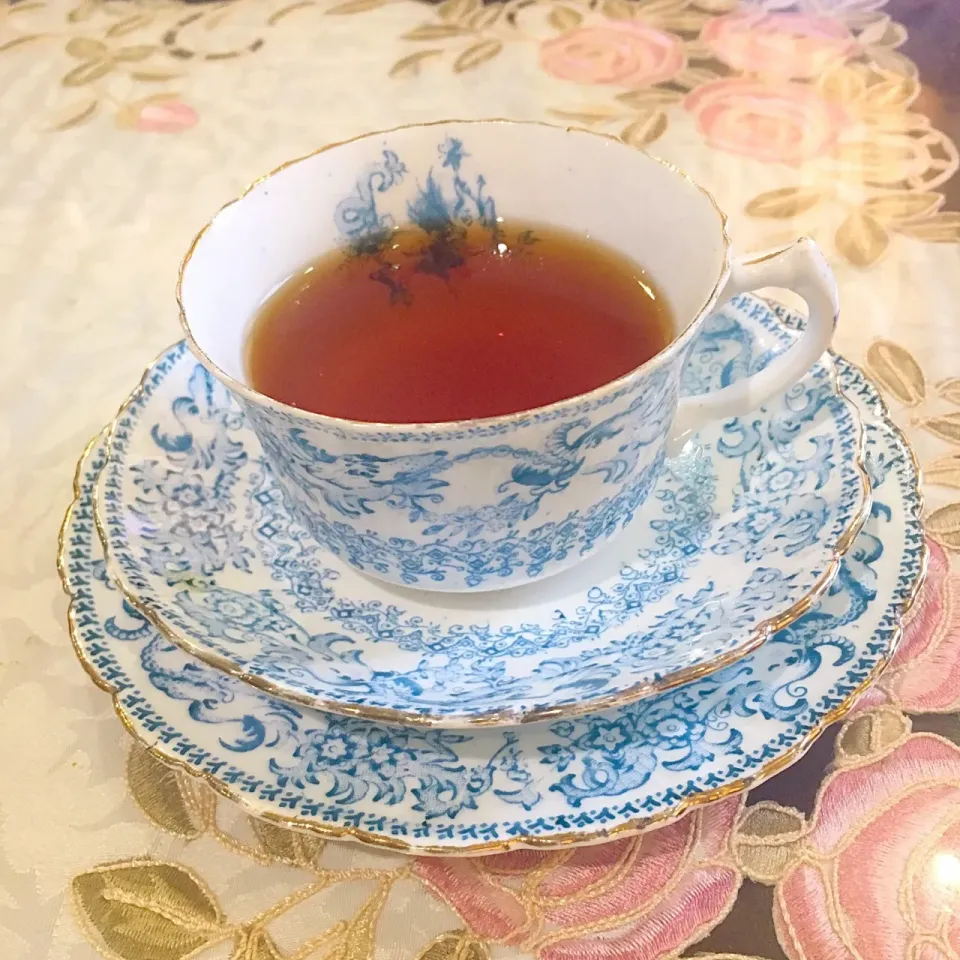 昨日頂いた🇬🇧アンティークC&SにメイプルTeaを淹れて✨|Seikoさん