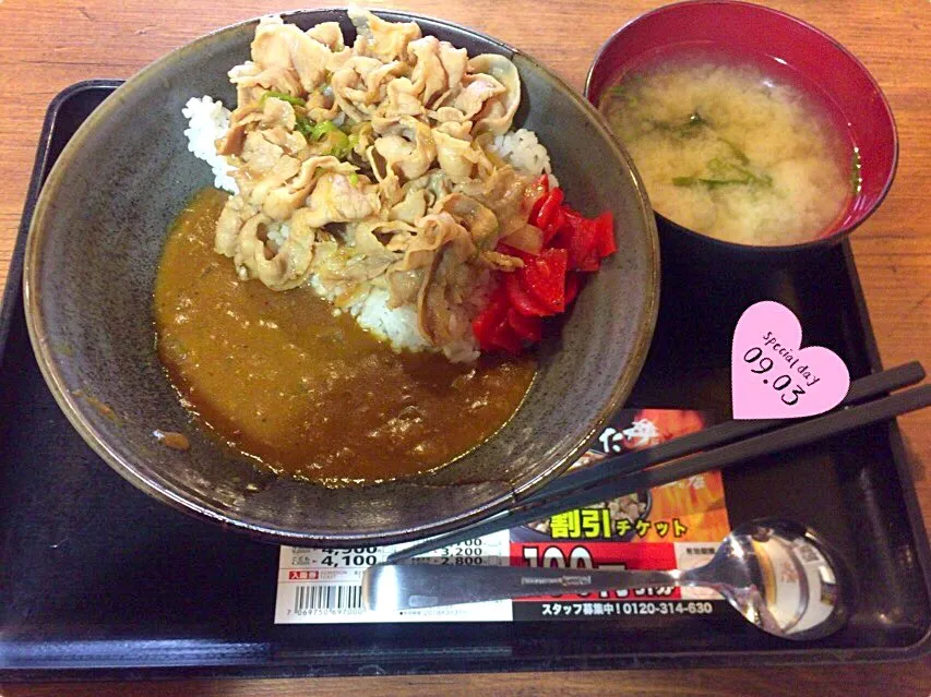 ★☆お出かけランチ☆★すた丼のスタミナカレー・ミニ丼の肉増し♪|さとみさん