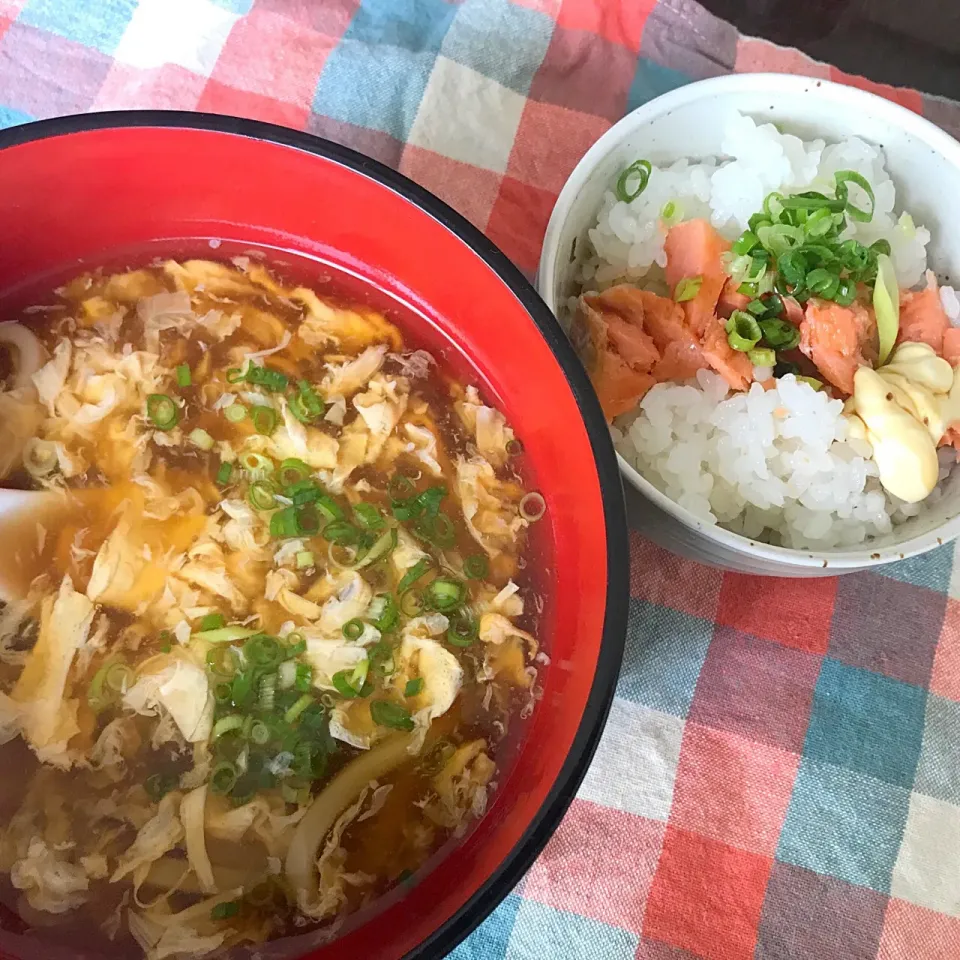 Snapdishの料理写真:かき玉あんかけうどんと鮭ごはん|純さん