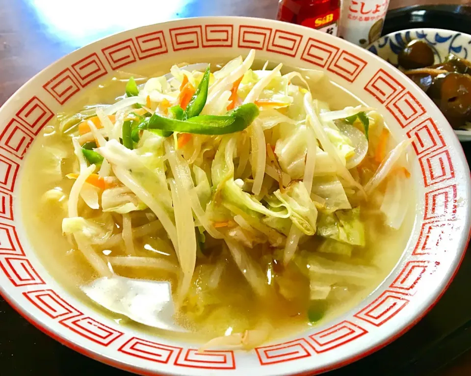 単身赴任 休日の昼ごはん☀️🍴.        生姜風味の塩麹タンメン🍜|ぽんたさん