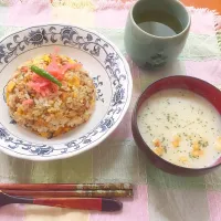 Snapdishの料理写真:納豆炒飯とカップスープ簡単ランチ|Izumynさん