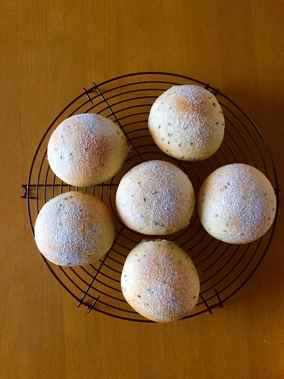 スペルト小麦で黒胡麻ミルクパン🍞🥛|ブー吉さん