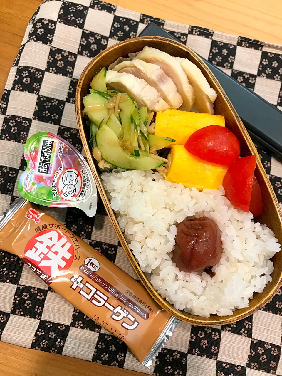 パパたろ弁当🍱

ごはん
梅干し
卵焼き
鶏ハム
きゅうりのなめたけ和え
ミニトマト|ひななぎさん