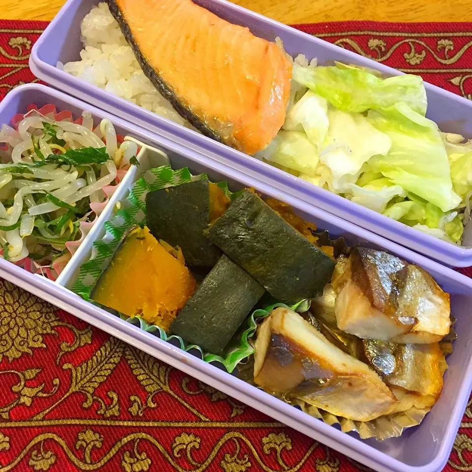 Snapdishの料理写真:塩鯖とかぼちゃの煮物ともやしと大葉のナムルと焼き鮭弁当|もえさん