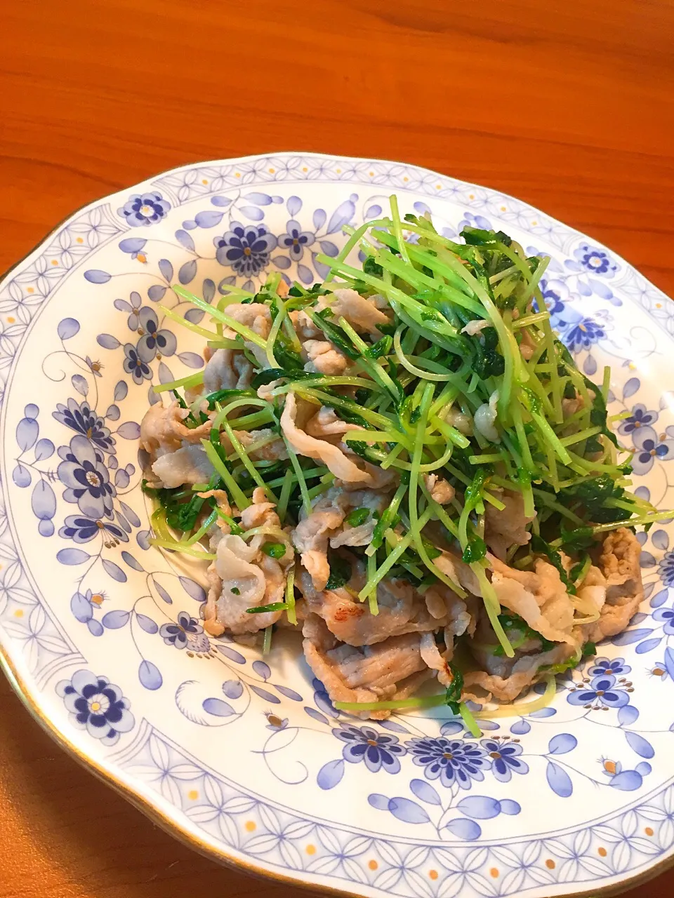 ともさんの料理 液体塩こうじで♪豚肉と豆苗炒め♪|さちさん