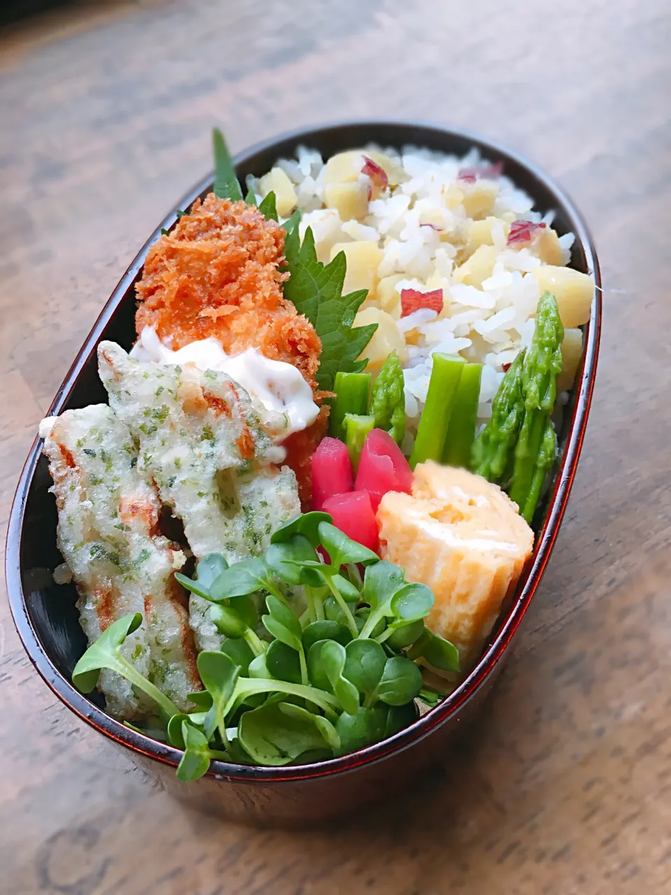 今日のお弁当
・さつまいも御飯
・真鱈フライ
・出汁巻き
・アスパラ蒸し炒め|akiさん