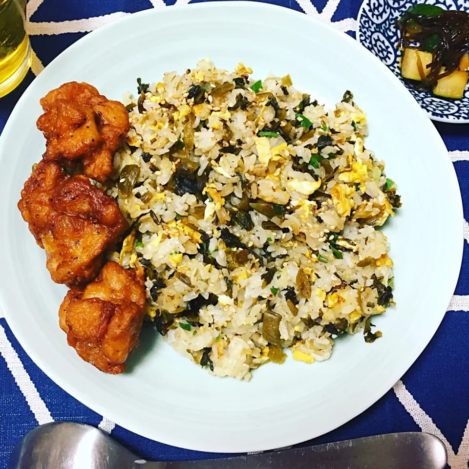 がっつり昼飯は高菜チャーハンに唐揚げ😁
高菜が余ってたから久々に作りました✨
食べ方が違うと新鮮でいいよね👍
#昼飯 #昼ごはん #ランチ #高菜チャーハン #高菜 #唐揚げ #男の料理 #男飯 #男子ごはん|じんさんさん