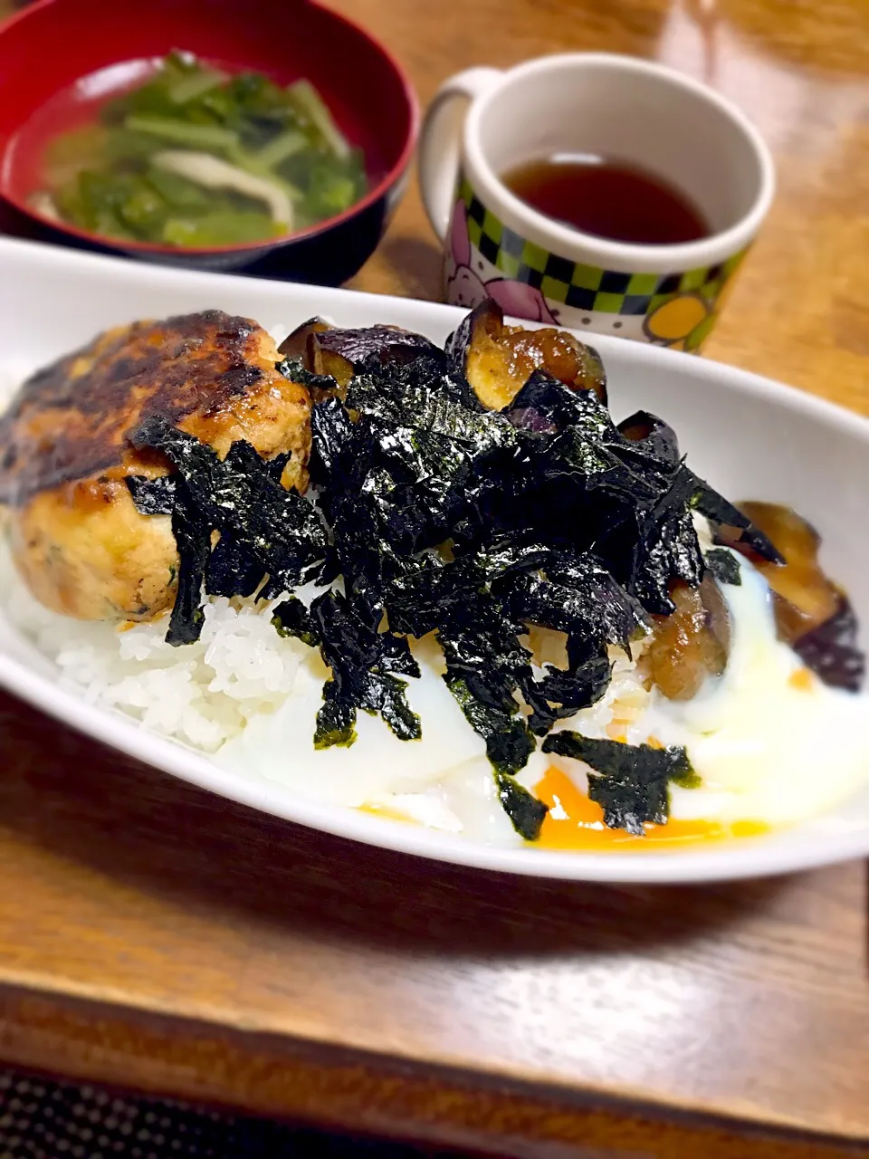 茄子の甘辛、つくね丼 〜温玉のせ〜|ちびろ菌さん