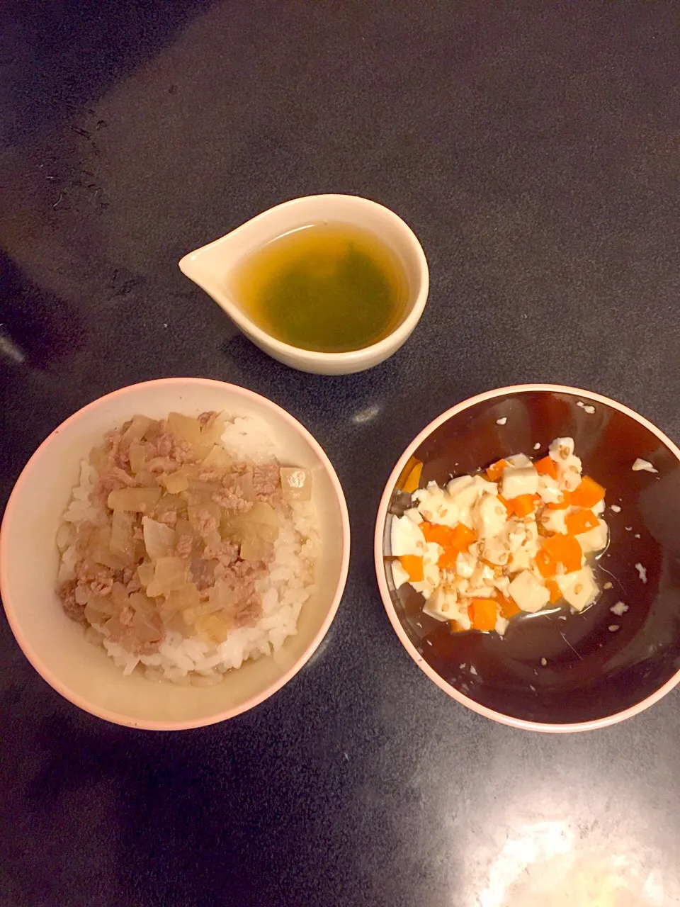 離乳食 夜
・牛丼
・にんじんの白和え
・ニラのお味噌汁
・桃(写真なし)|ぺろたんさん