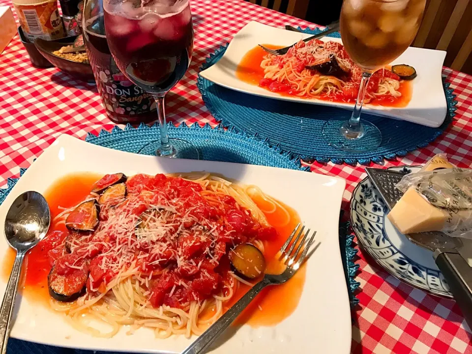 🍴 pasta 🍝 vegan eggplants 🍆 fresh from the garden # ripped tomato 🍅 #salt and pepper and now it's done !!!|Babyluv Cabrera Ocampoさん