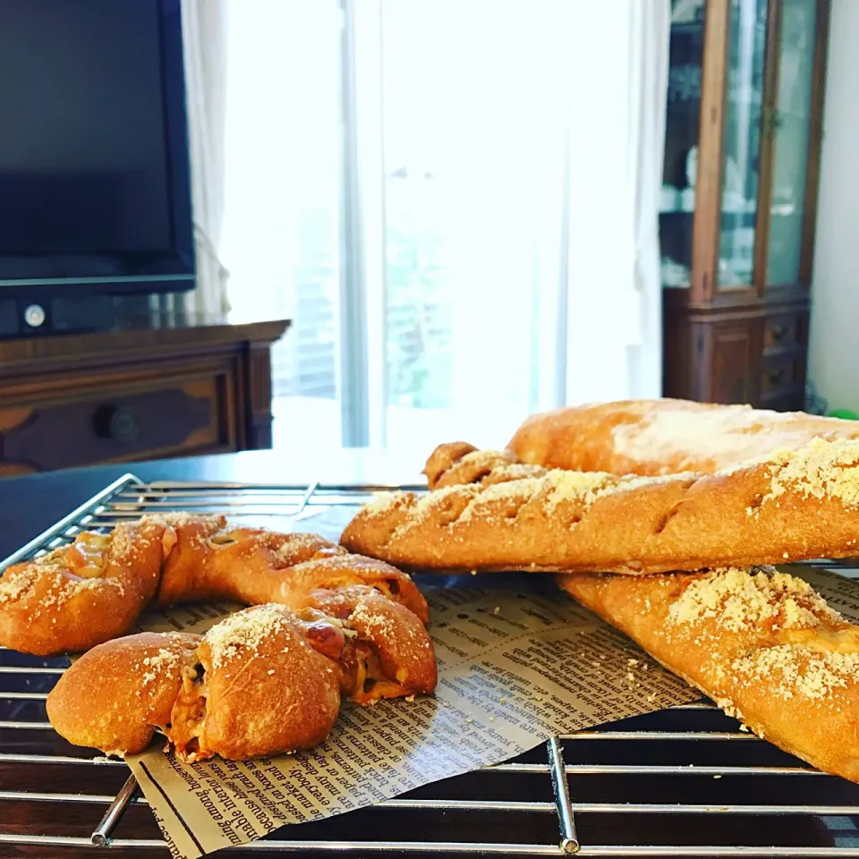 Snapdishの料理写真:自家製ヨーグルト酵母でハードパン🥐|REINA✨さん