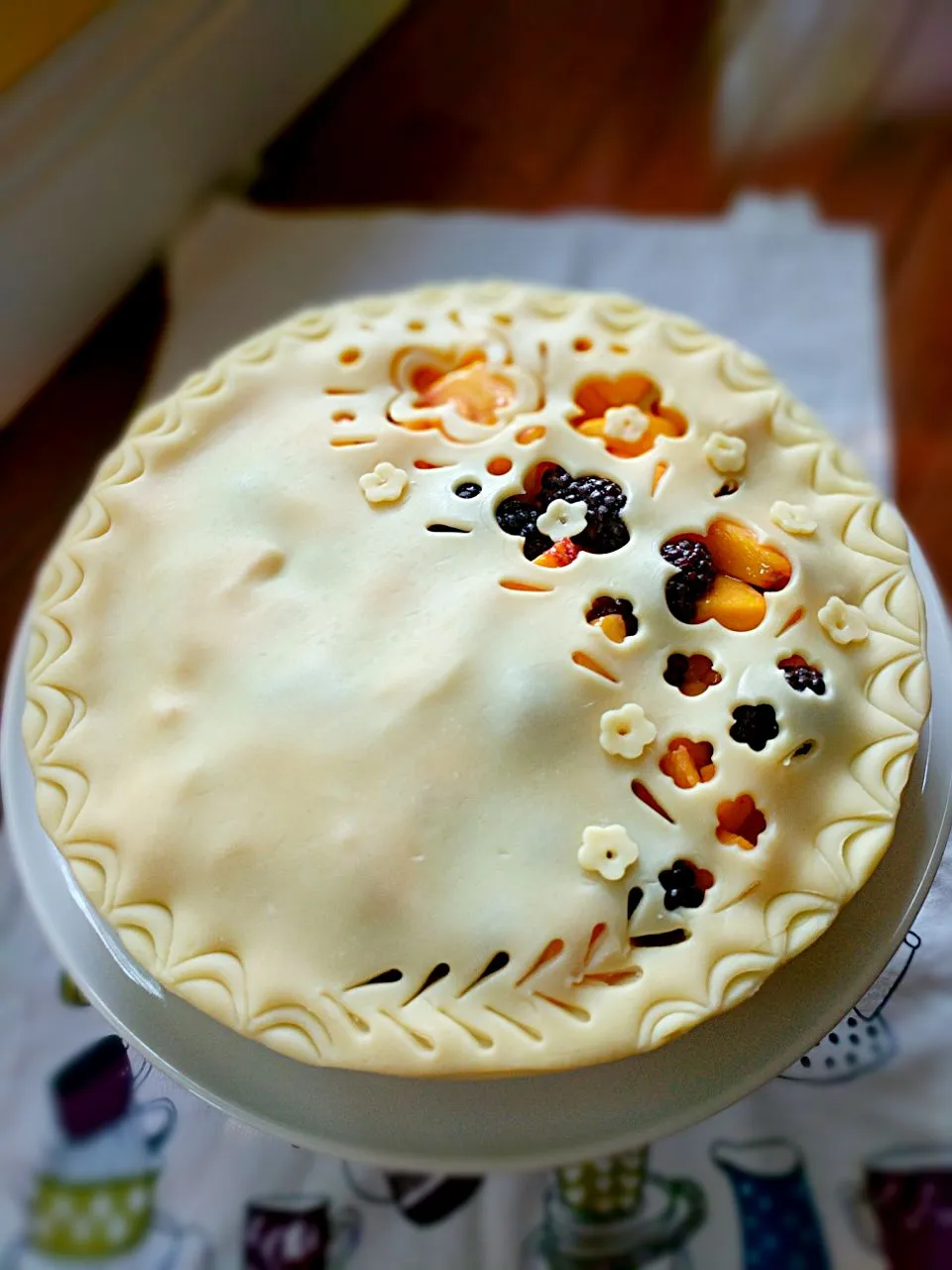 Homemade Peach and Blackberry pie for Labor day lunch.|Jihollandさん