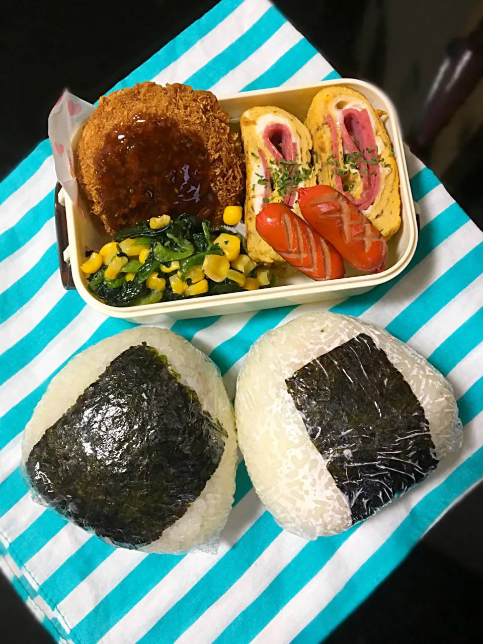 おにぎり弁当


急いで作ったら
ひん曲がった🍙の完成


ま、そんな日もあるよね〜🤣









日野|にゃおさん