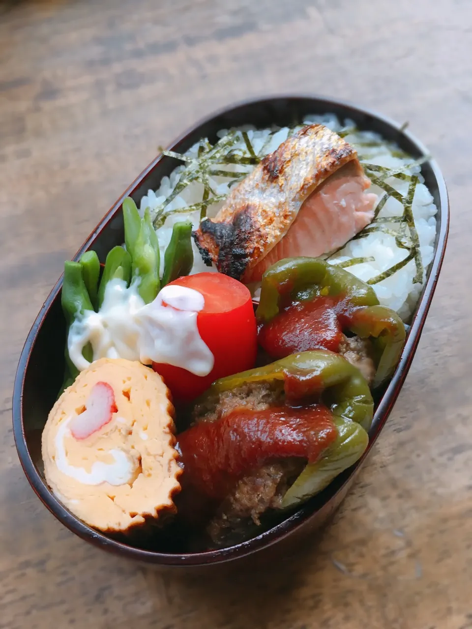 今日のお弁当
・ピーマン肉詰め
・カニカマ入り出汁巻き
・塩鮭|akiさん