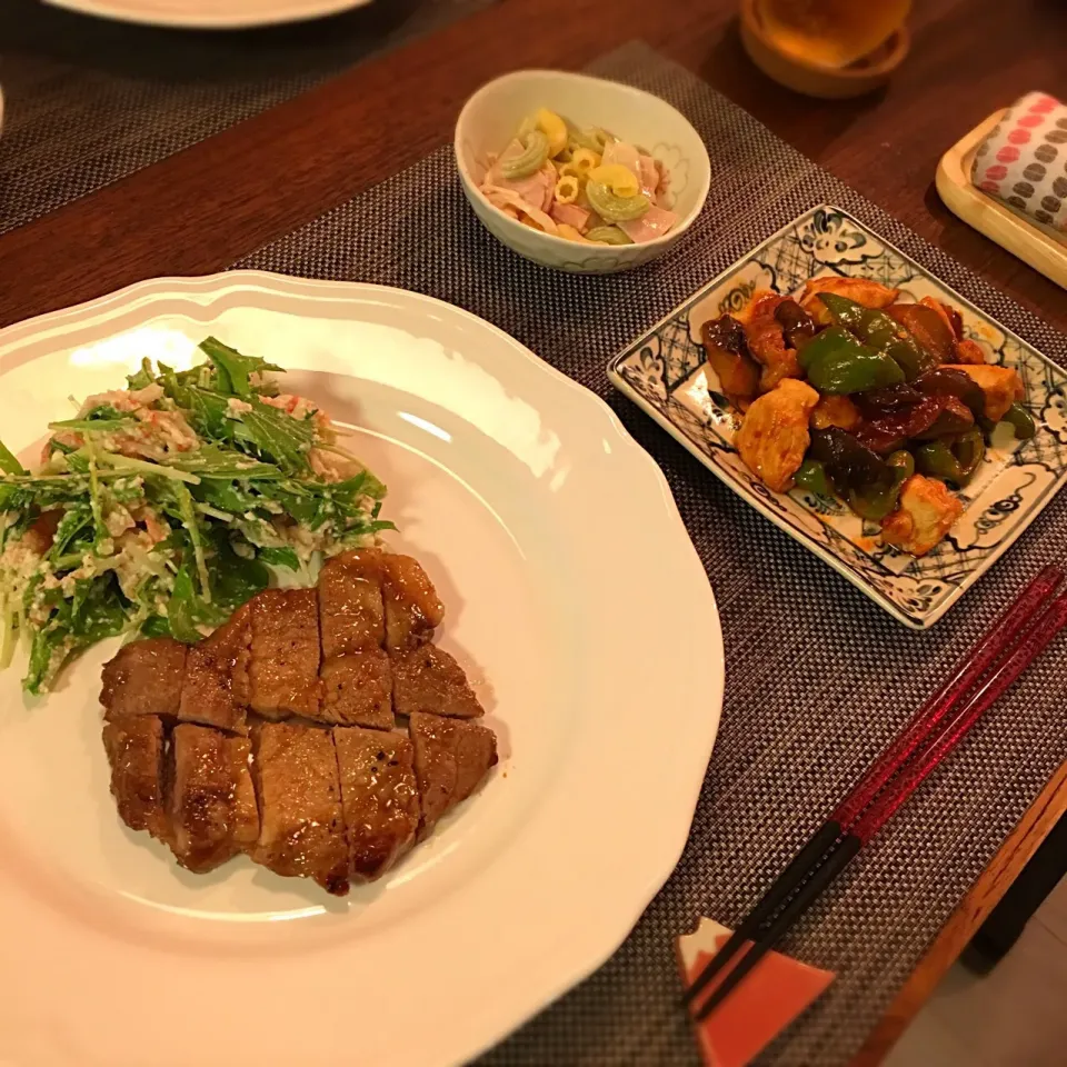 Snapdishの料理写真:焼き豚
豆腐と水菜、かにかまのサラダ
鶏もも肉となす、ピーマンの中華炒め
マカロニサラダ|𓇼 Ⓢ Ⓗ Ⓘ Ⓝ Ⓞ Ⓑ Ⓤ 𓇼さん