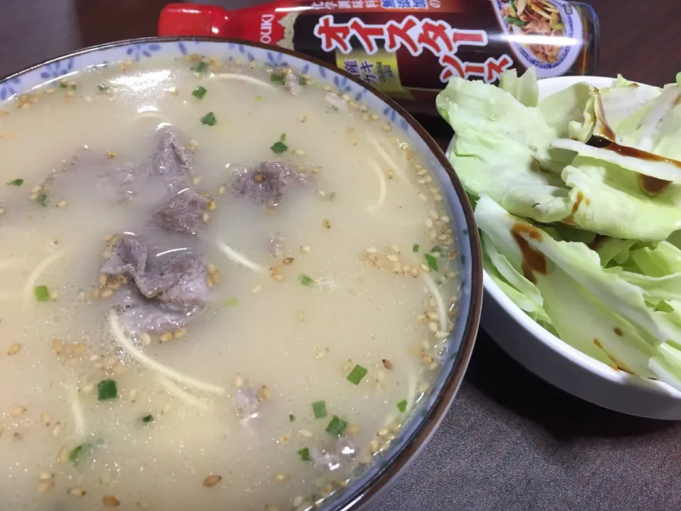 キャベツサラダ！オイスターソースで！   
豚骨ラーメン|ごはんーさん