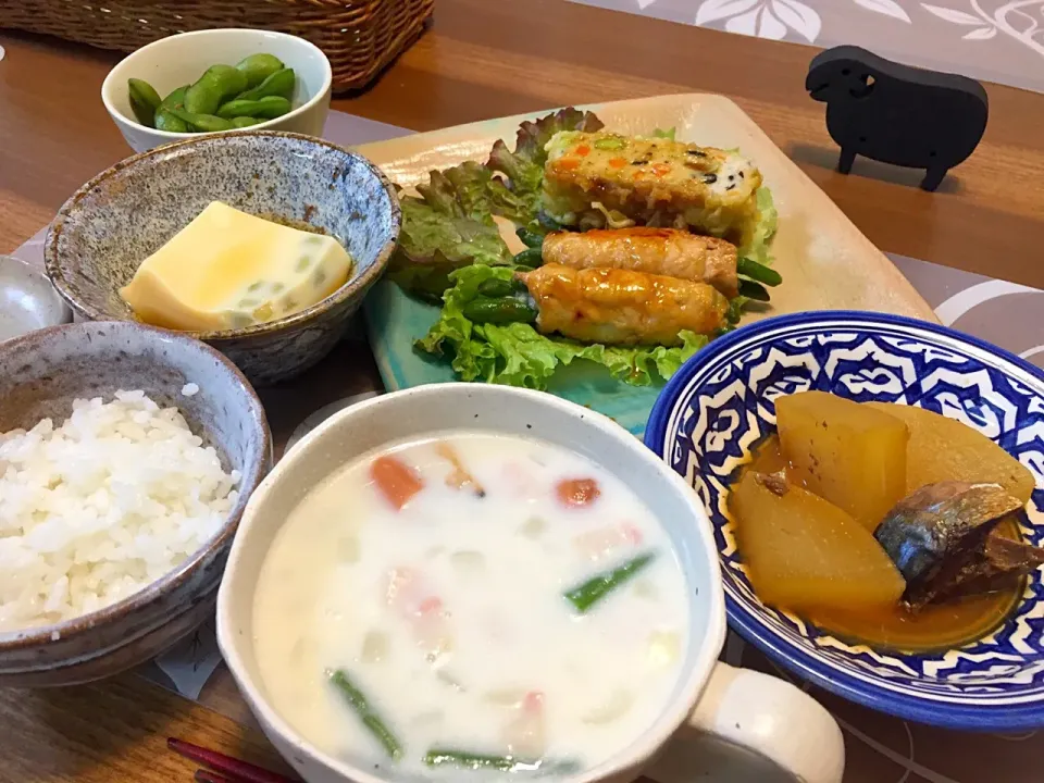 晩御飯
豚肉インゲン巻き照り焼きソース、豆腐寄せ揚げ、ぶり大根、枝豆たまご豆腐、クラムチャウダー、白米、枝豆|かよちゃんさん