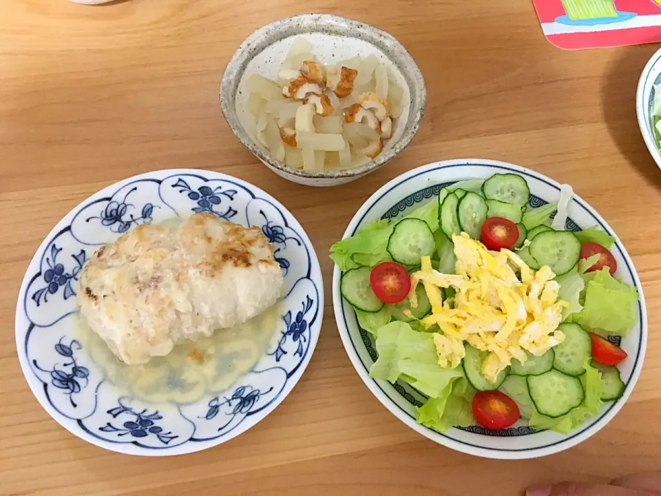 Snapdishの料理写真:鶏胸肉のしそチーズ焼、大根とちくわの煮浸し、卵サラダ|ほなさん