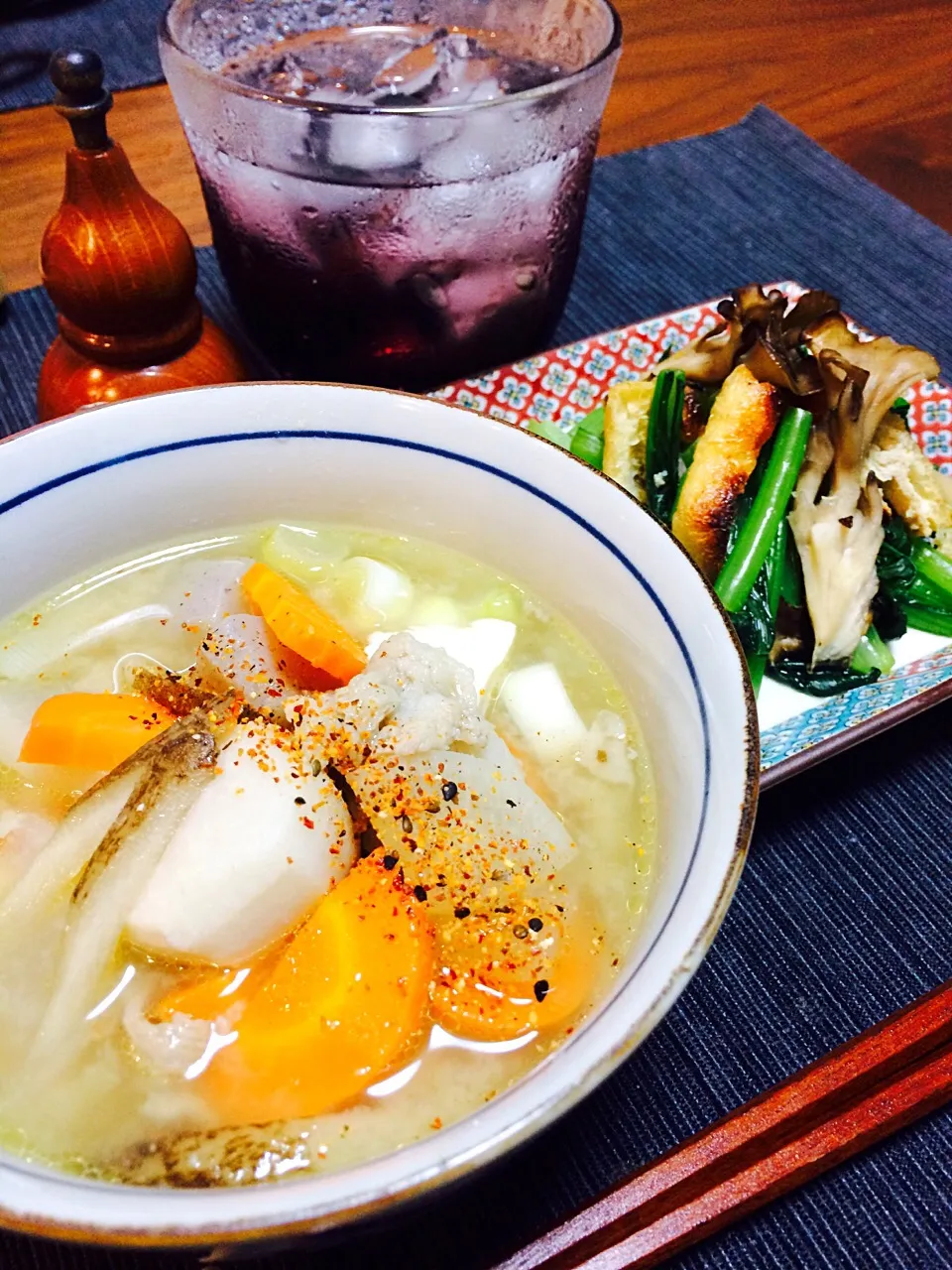 秋めいて来たので🌾具沢山豚汁🐽
＆小松菜と焼き舞茸の辛子醤油和え🍄|Norikoさん