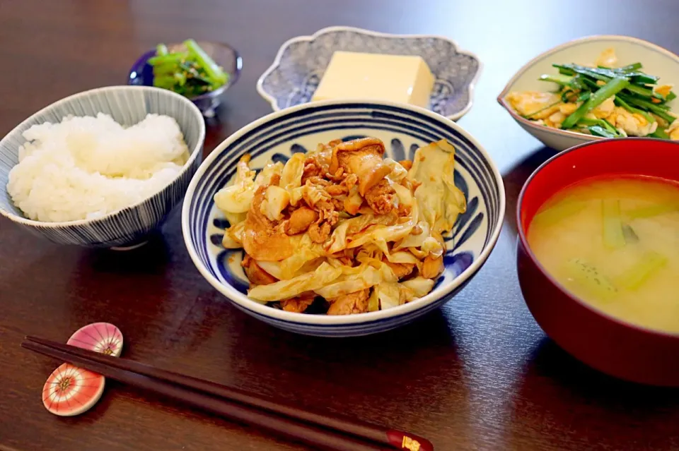 Snapdishの料理写真:キャベツとエリンギと豚肉の甜麺醤炒め   小松菜のナムル   卵豆腐   ニラ玉   味噌汁|NAKATAさん