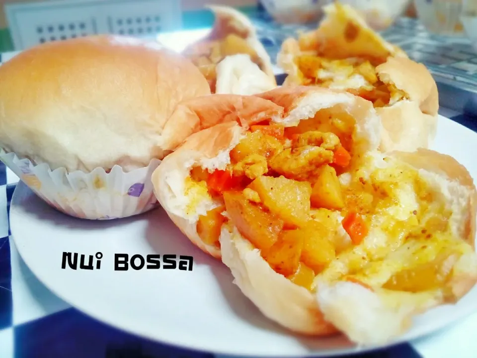 "ขนมปังไส้ไก่"😀💚💛|nuibossa fb.Nui Bossaさん