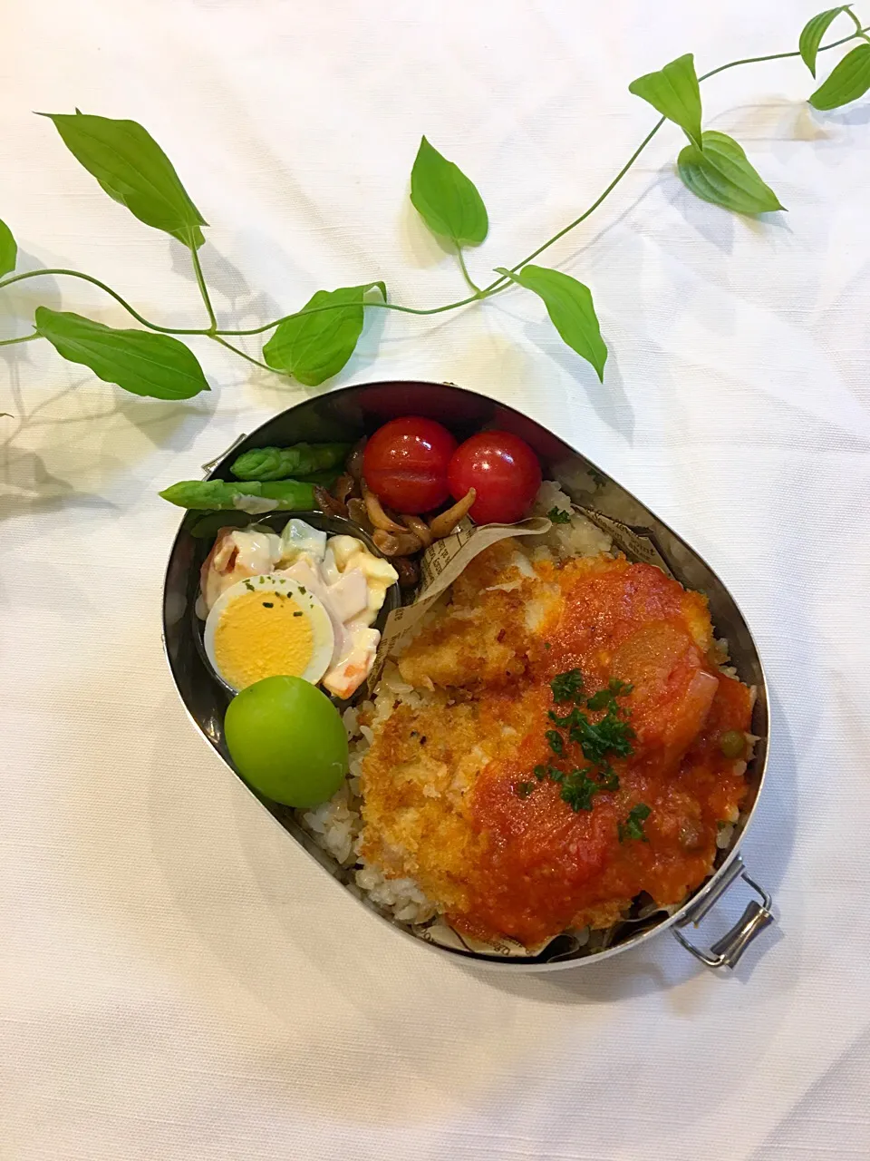 本日のお弁当はチキンカツのトマトソースかけ🍱
#お弁当##お弁当記録|REINA✨さん