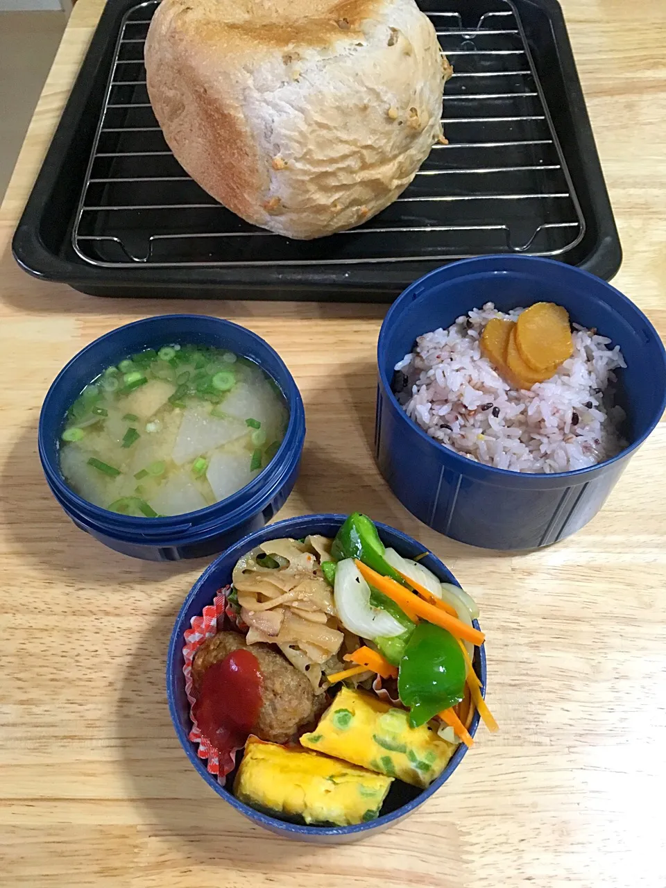 今日の朝焼きくるまま食パン🍞と旦那さんのお弁当(▰˘◡˘▰)|さくたえさん