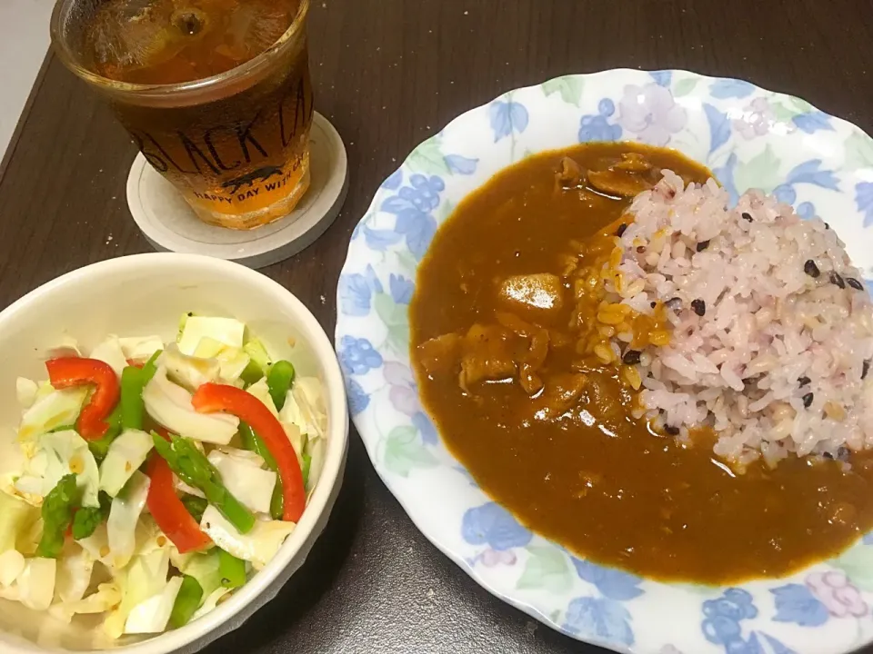 カレーとサラダ|こんこんさん