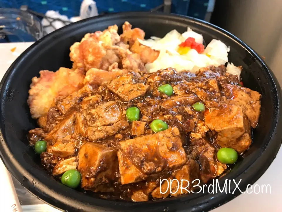 過門香 グランスタ店 特盛り唐揚げ麻婆豆腐丼|ddr3rdmixさん