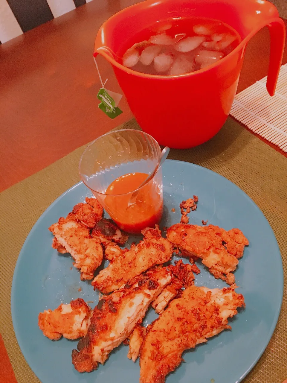 Homemade fried chicken and mash poTatos & organic sweet tea 

Sweet tea, regular tea bag with hot water and sugar & then add ice.|Deborah Santillan Castellanosさん