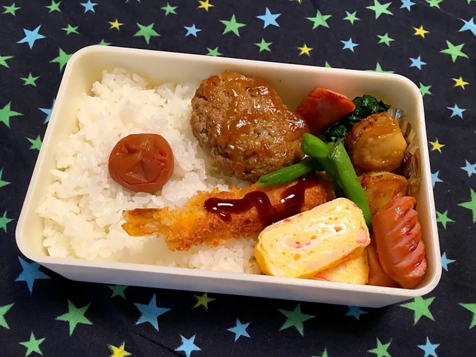 ハンバーグとエビフライのお弁当。|Chiharuさん