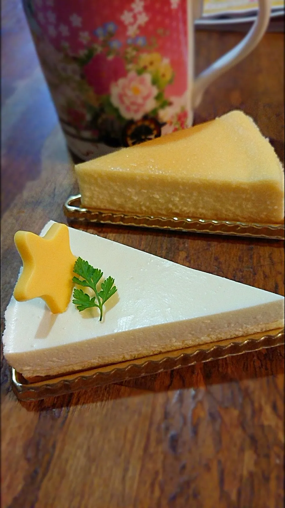 レアチーズケーキ&ニューヨークチーズケーキ 食べ比べ💛💚💛|メイメイda.さん