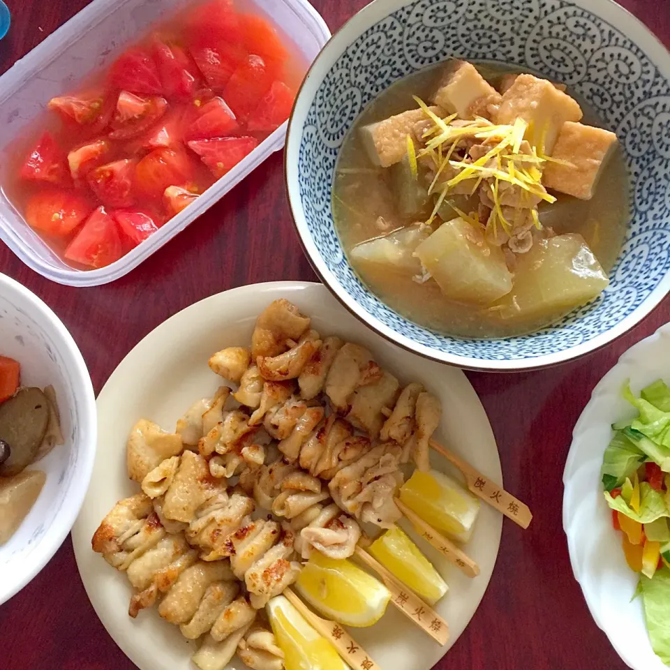 お昼は冷凍焼き鳥♡トマトの砂糖漬け♡冬瓜と厚揚げの煮物…ets|mayuさん