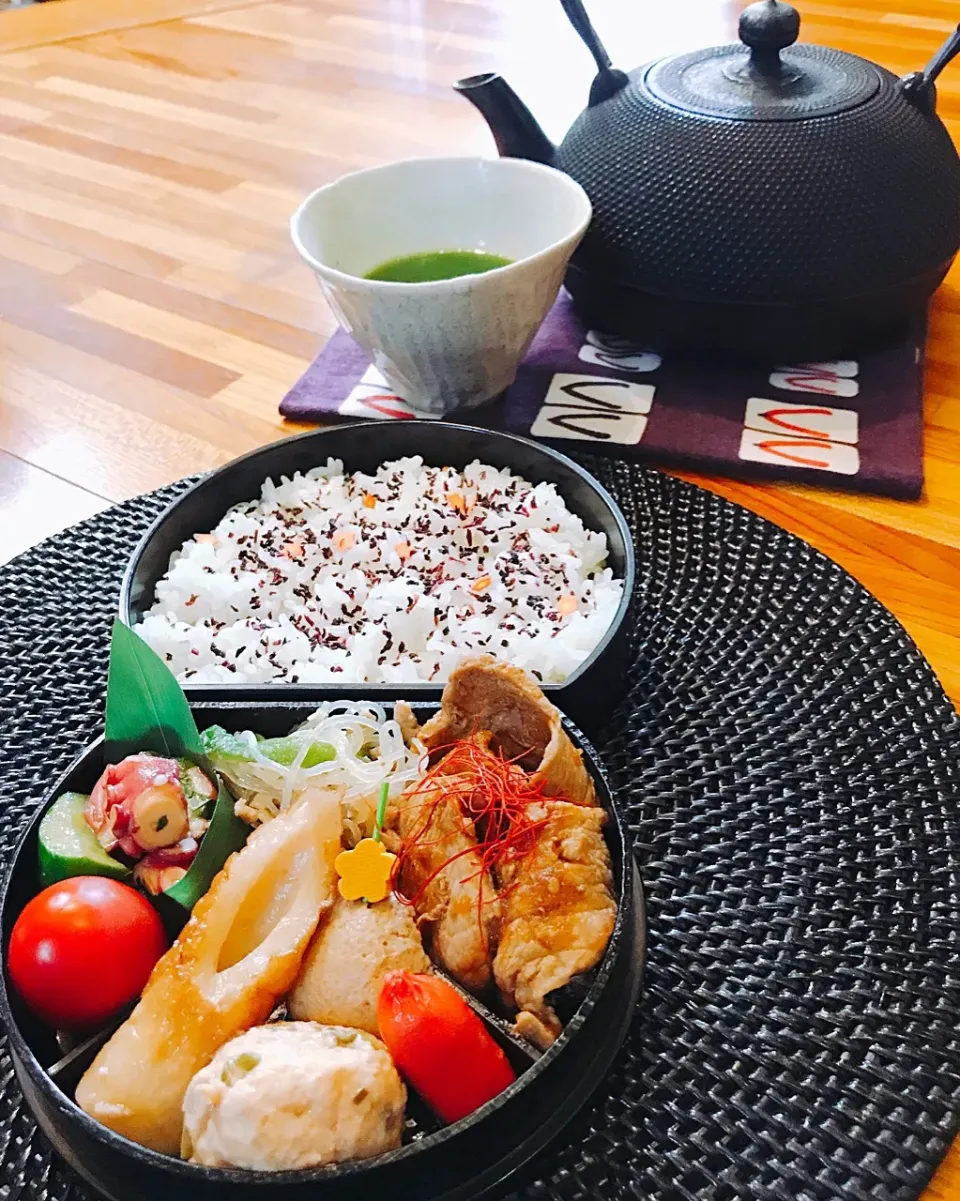 🌿豚焼肉
🌿春雨とピーマンと挽肉の中華炒め煮
🌿鶏つくねといわしつみれとちくわ煮
🌿タコときゅうりの和風マリネ
🌿ゆかりご飯|Ayako Sakakibaraさん