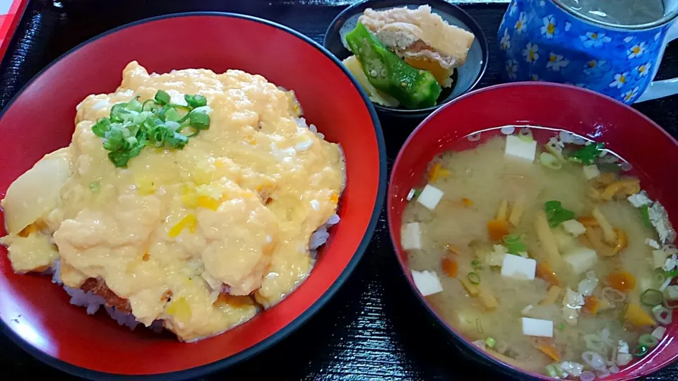 本日の賄い(9/6  元気を出してね🎵カツ丼&煮物とナメコ汁❤)|かぴかぴさん