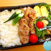 Snapdishの料理写真:高校生の息子のお弁当。

豚のスパイス焼き。
ピーマンとうすあげの煮浸し。
たまご焼き。
茄子と椎茸と人参の甘辛炒め。
オクラの塩麹漬け。

9月6日。|梅田 美香さん