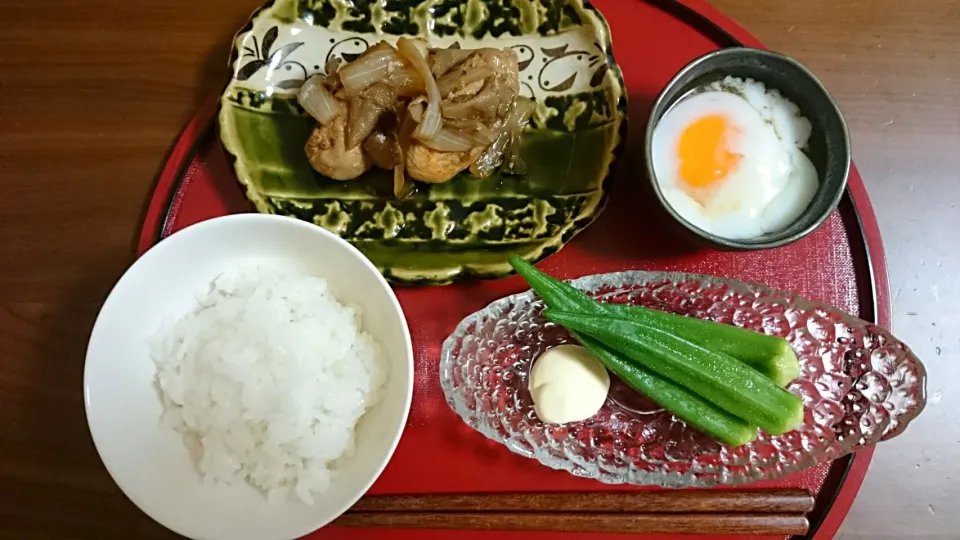 子供夜ご飯🍚肉巻き豆腐生姜焼き風、茹でオクラ、温玉|アンジェさん