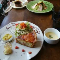 Snapdishの料理写真:主人と出産前ランチ　キッシュプレートランチ＠レコンパンス|マメリエさん