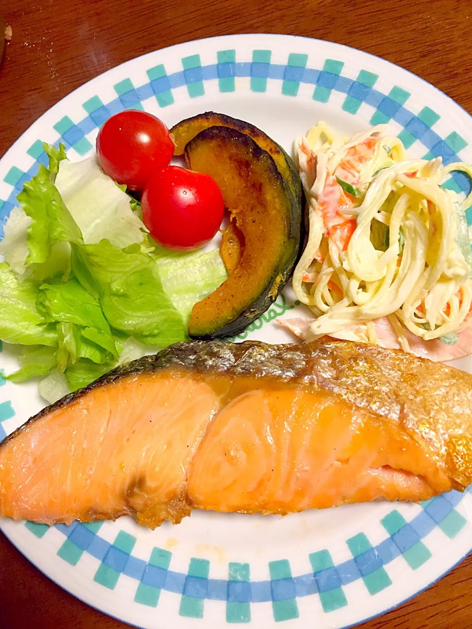 焼き塩鮭   スパゲティサラダ   南瓜焼き   レタス   トマト🍅|掛谷節子さん